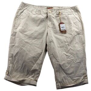 NWT No Boundaries Juniors 17  Beige Capri Pants 100% Cotton Casual Classic